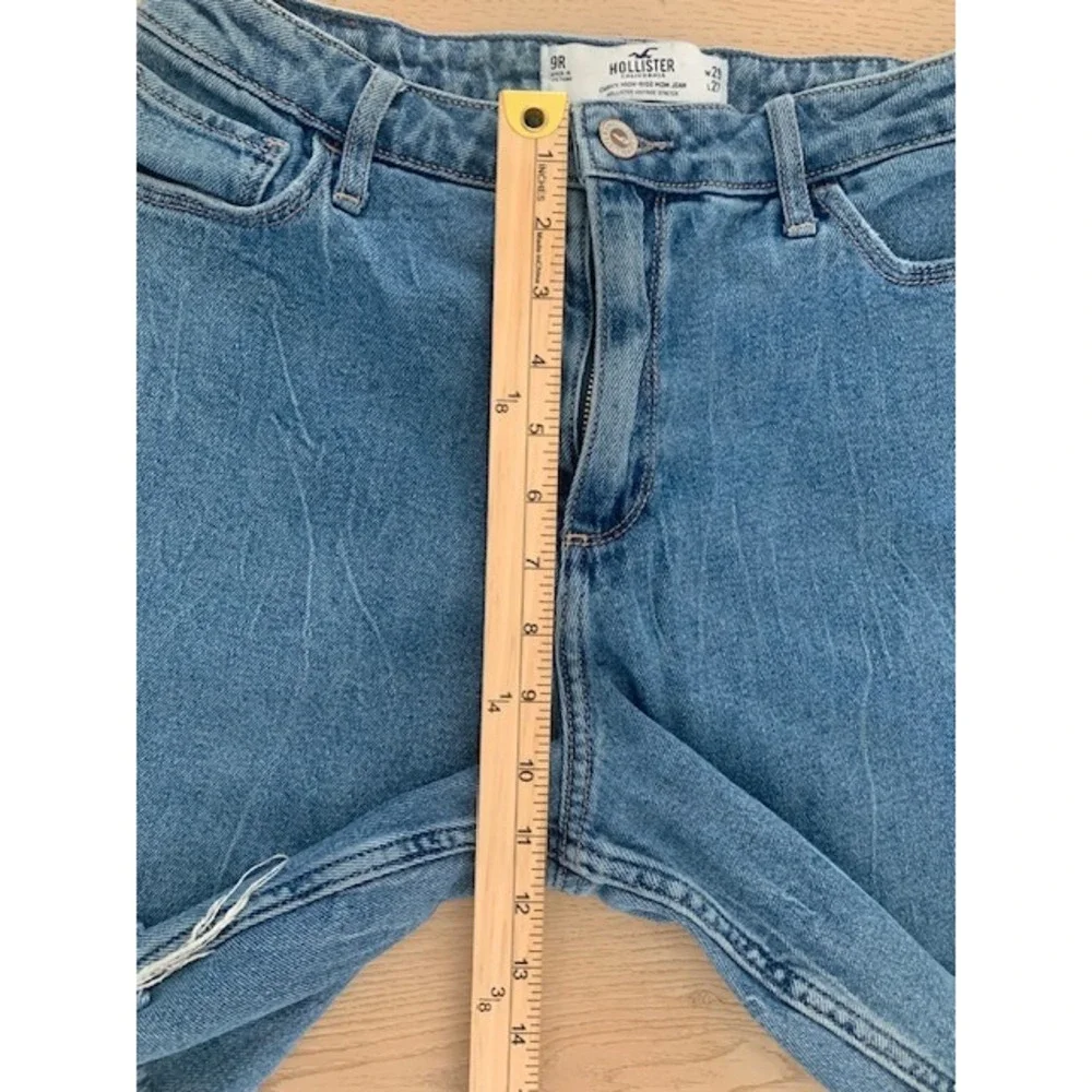 Hollister Curvy High-Rise Mom‎ Jean Shorts Medium Wash Raw Hem Size 9R W29